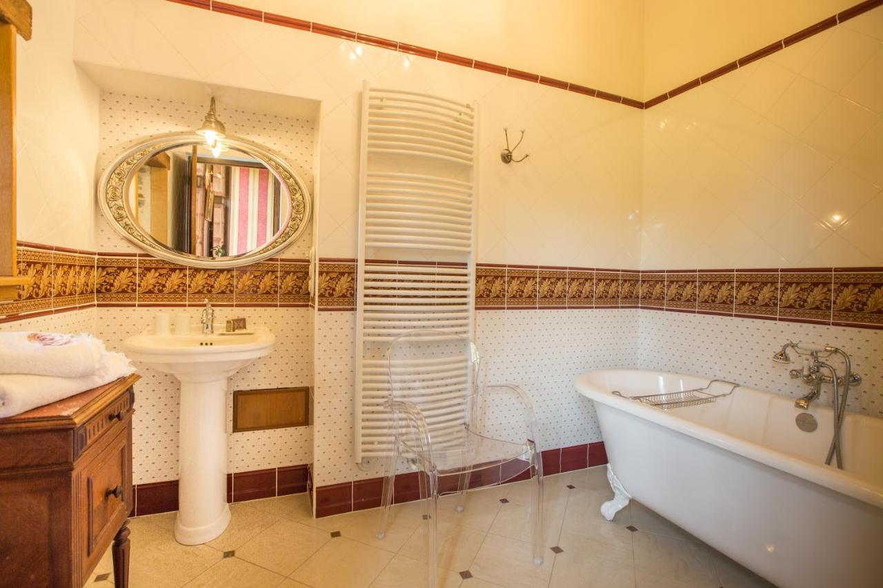 Le Logis D'Equilly Bed and Breakfast Exteriör bild