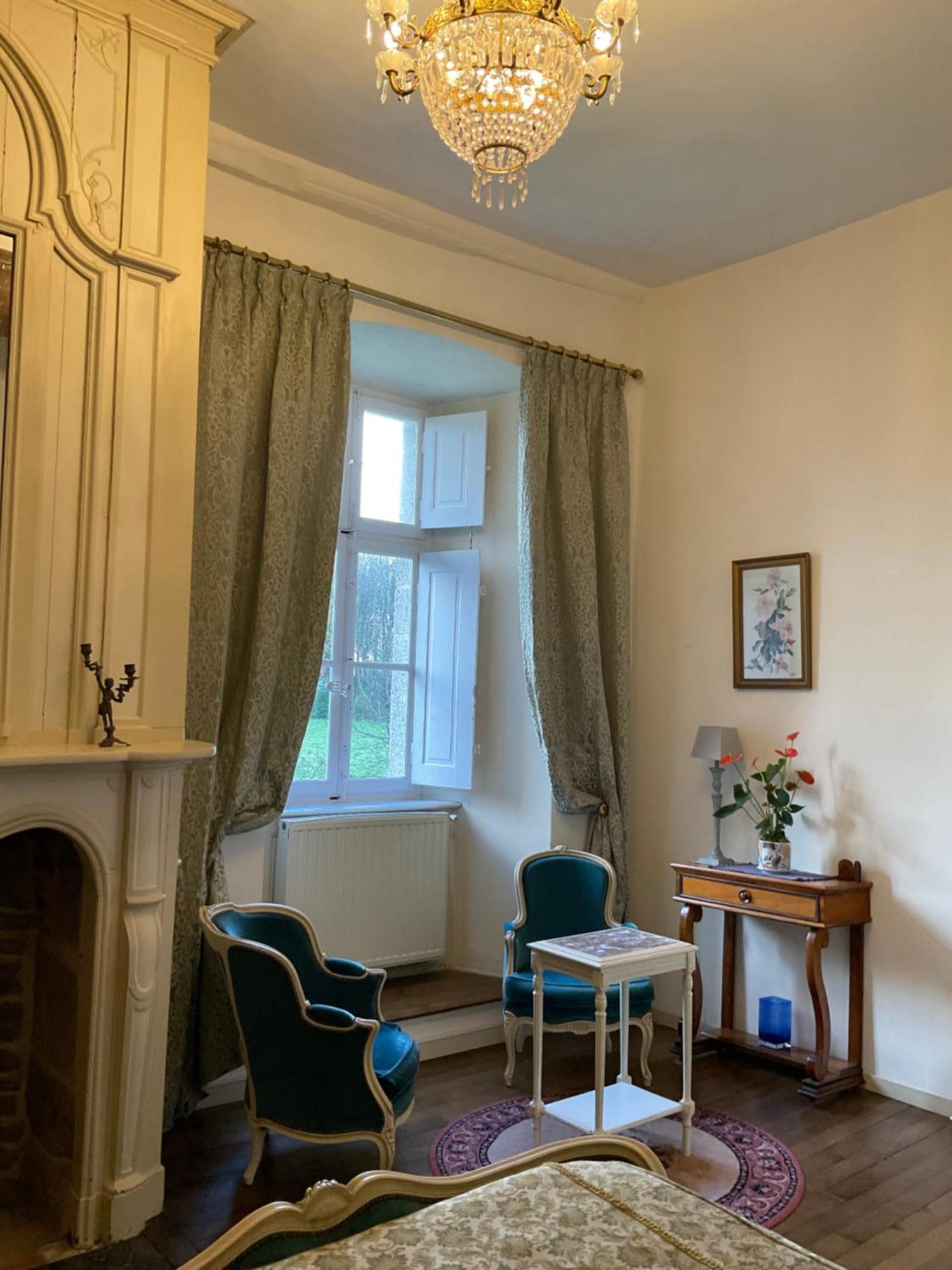 Le Logis D'Equilly Bed and Breakfast Exteriör bild