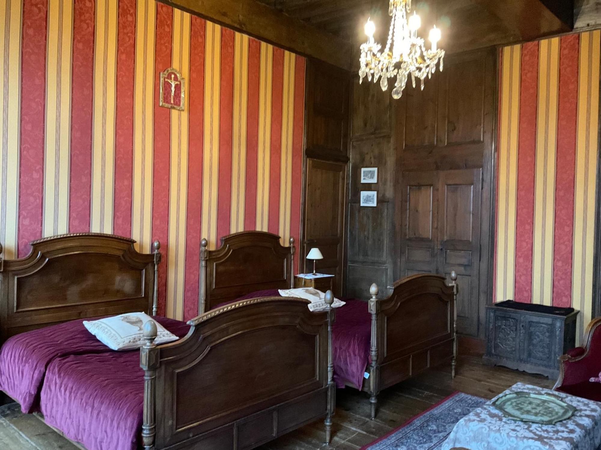 Le Logis D'Equilly Bed and Breakfast Exteriör bild
