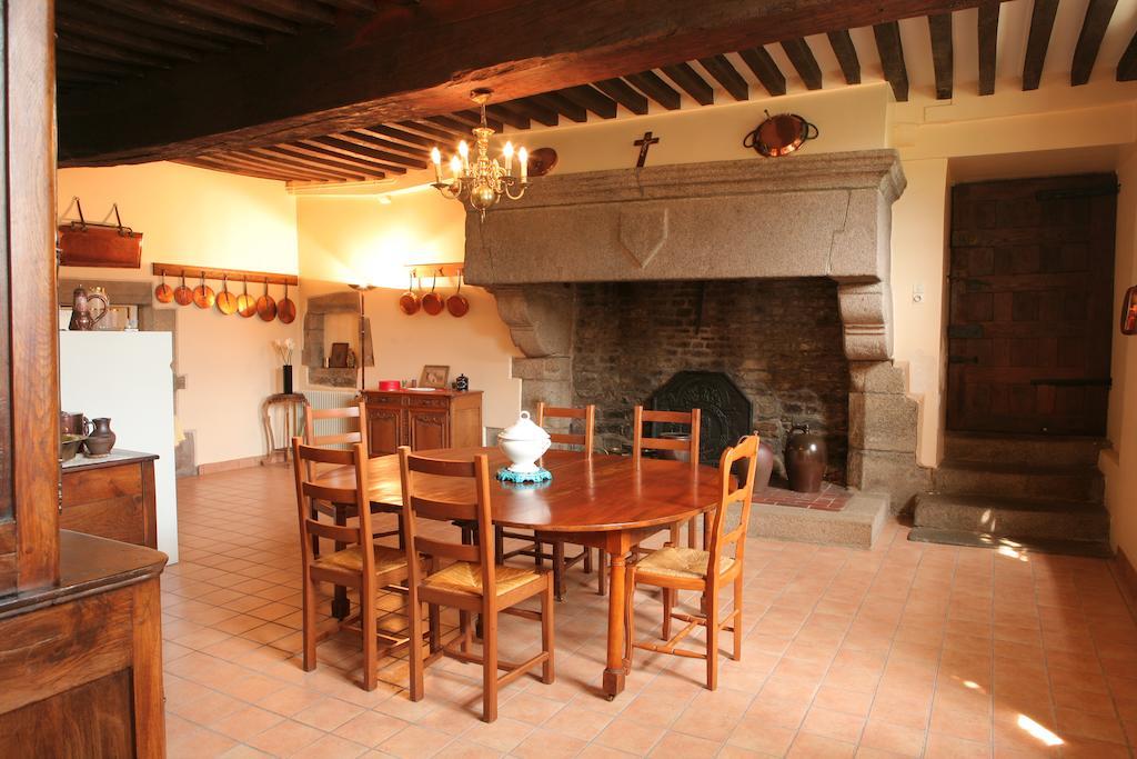 Le Logis D'Equilly Bed and Breakfast Exteriör bild