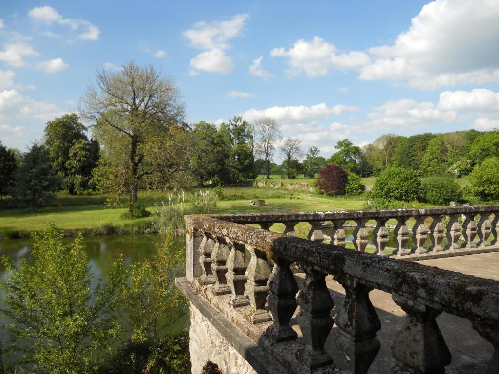 Le Logis D'Equilly Bed and Breakfast Exteriör bild